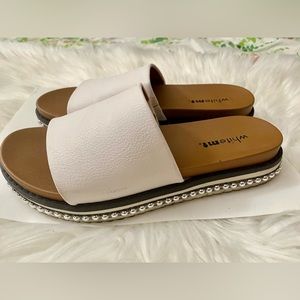 Us 6.5 women white casual slipper